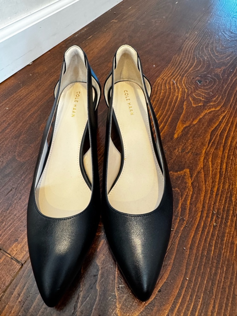Cole‎ Haan Black Pointed Toe Cutout Block Heel Pumps - Picture 2 of 10
